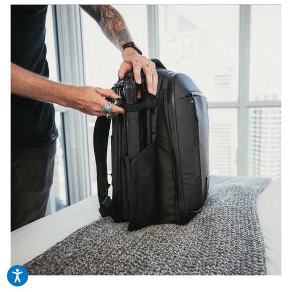 Like new Peter McKinnon X Nomatic camera bag - Picture 2 of 8